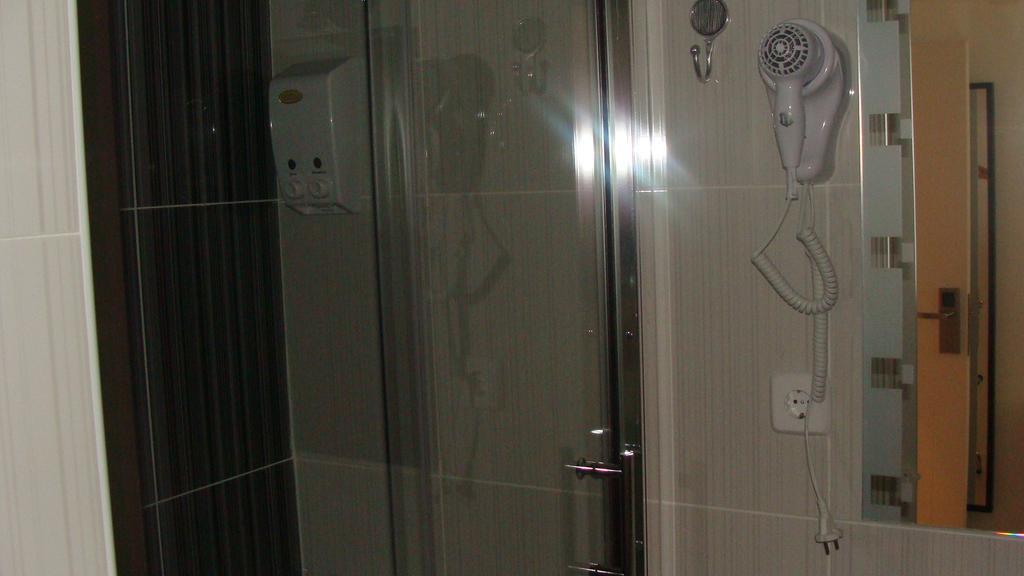 Hostal Jq Madrid 1 Eksteriør billede