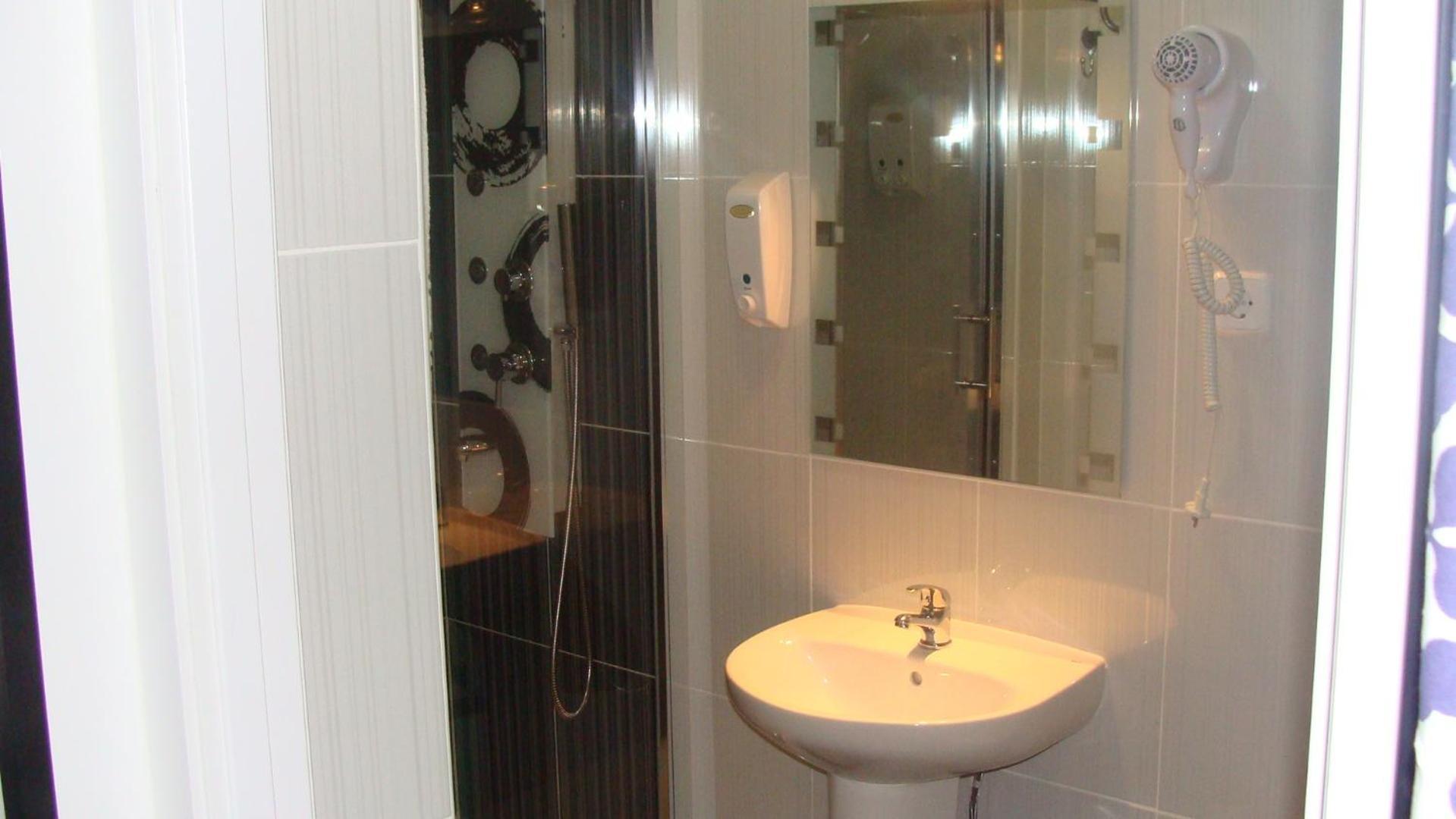 Hostal Jq Madrid 1 Eksteriør billede