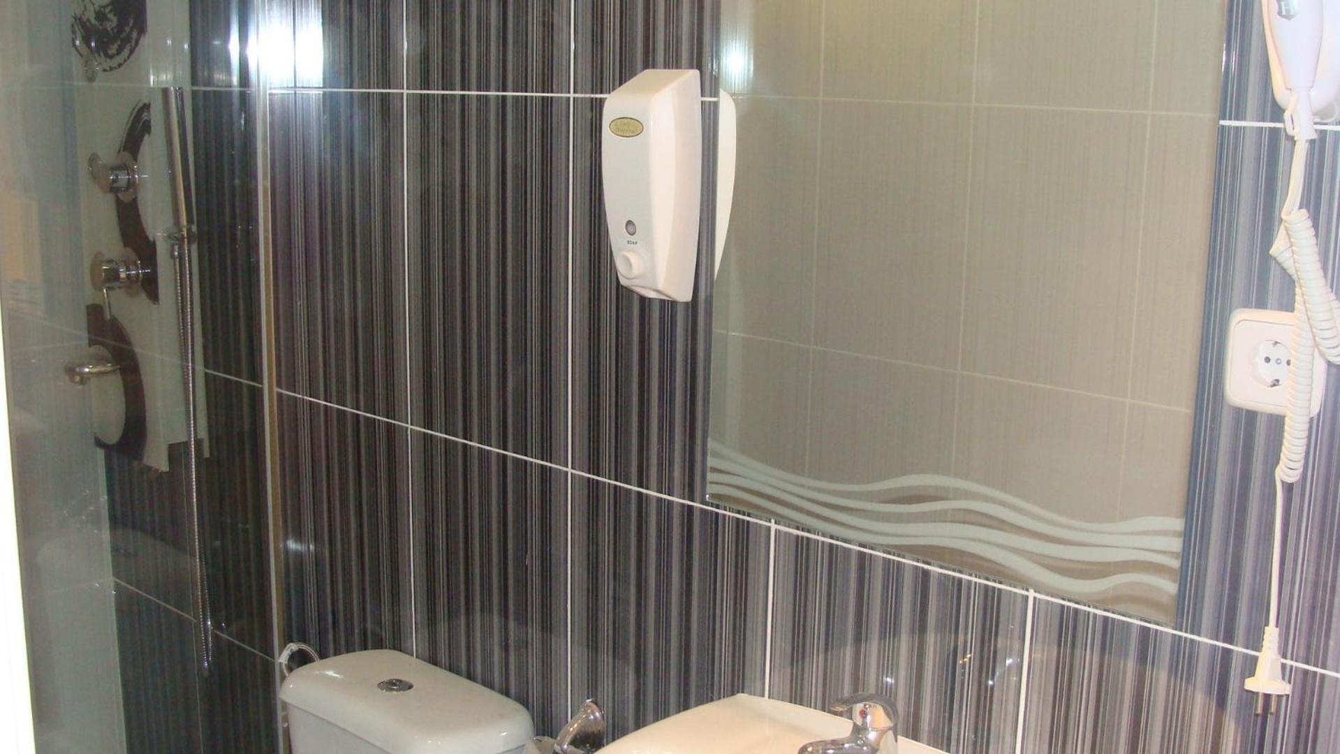 Hostal Jq Madrid 1 Eksteriør billede