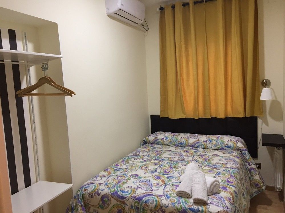 Hostal Jq Madrid 1 Eksteriør billede