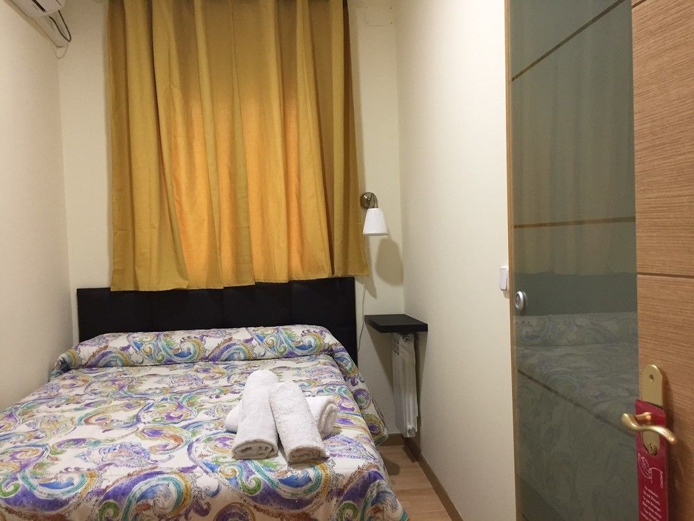 Hostal Jq Madrid 1 Eksteriør billede