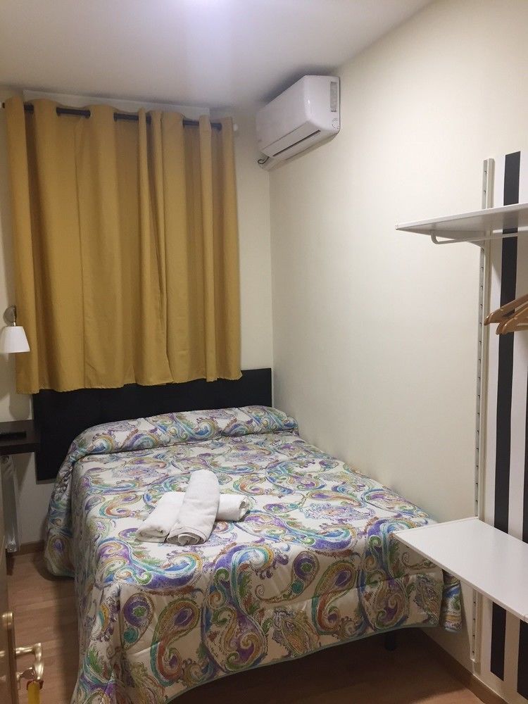Hostal Jq Madrid 1 Eksteriør billede