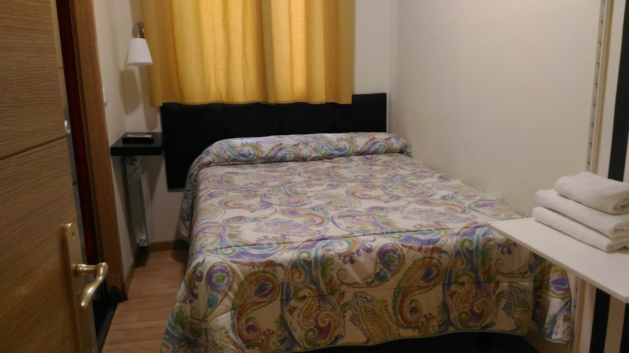 Hostal Jq Madrid 1 Eksteriør billede