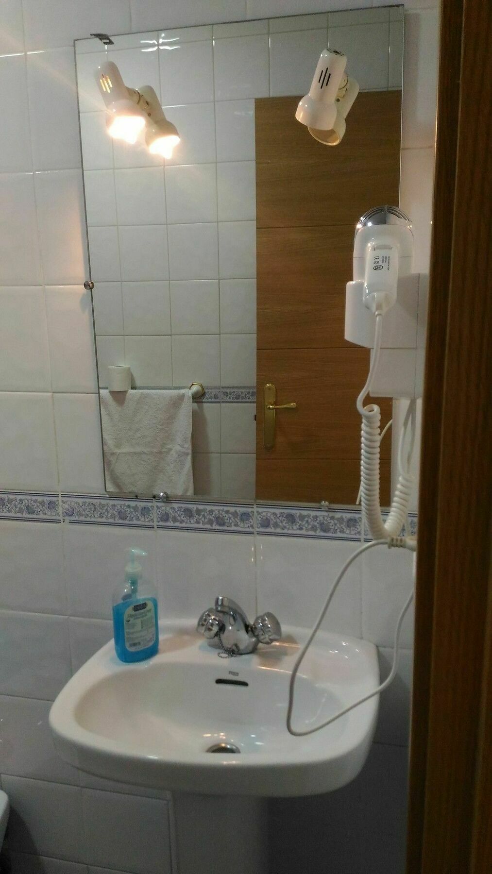 Hostal Jq Madrid 1 Eksteriør billede